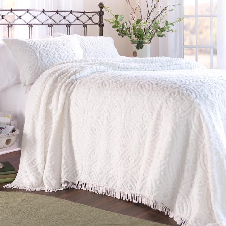 Houseware Plow & Hearth Wedding Ring Tufted Chenille Bedspread and Shams NFLB2650