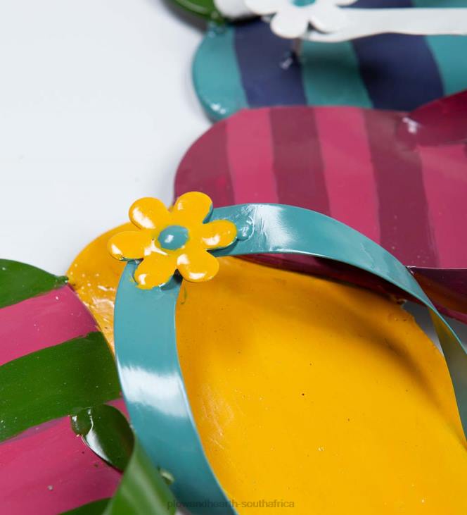 Houseware Plow & Hearth Boho Style Summer Flip-Flop Metal Wreath NFLB1510