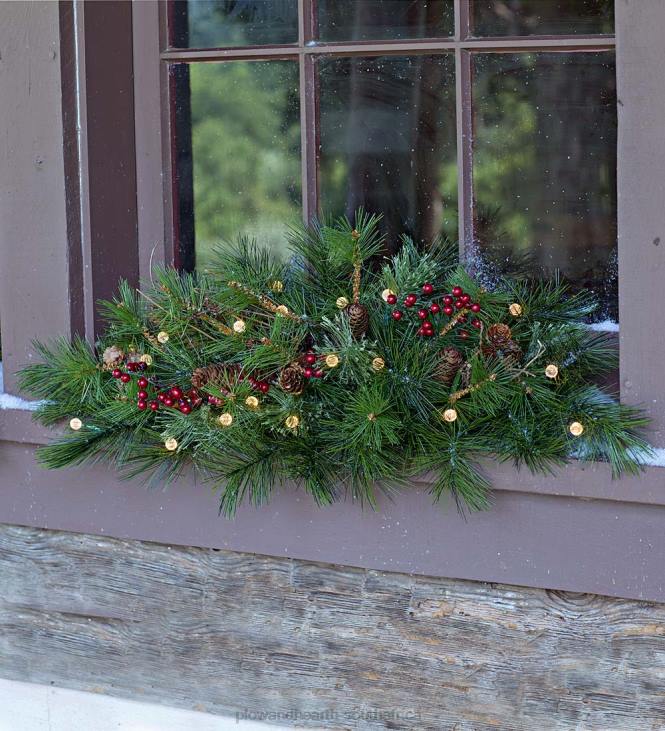 Houseware Plow & Hearth Indoor/Outdoor Blue Ridge Garland with Battery-Operated Dual-Function Lights NFLB1484