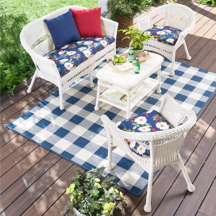Houseware Plow & Hearth Buffalo Plaid Indoor and Outdoor Polypropylene Rug NFLB1427