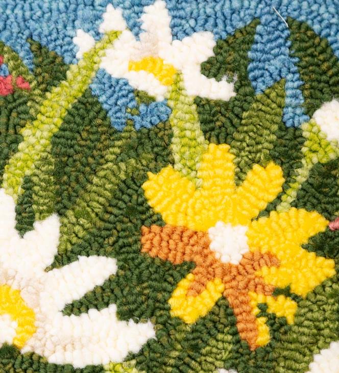 Houseware Plow & Hearth Indoor/Outdoor Daisy Walk Hooked Polypropylene Accent Rug NFLB1346