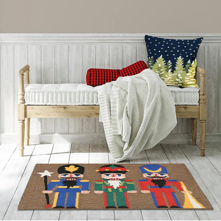 Houseware Plow & Hearth Indoor/Outdoor Hand-Hooked Nutcracker Trio Accent Rug NFLB1327