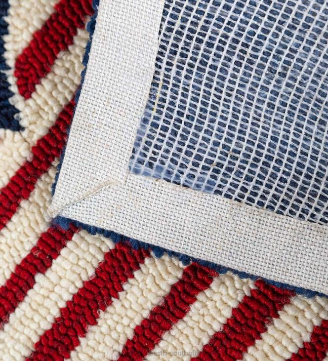 Houseware Plow & Hearth Indoor/Outdoor Land That I Love Polypropylene Hooked Rug NFLB1326