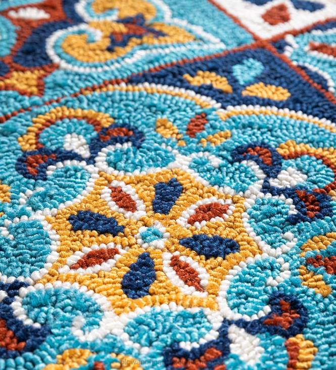 Houseware Plow & Hearth Indoor/Outdoor Tile-Inspired Hooked Polypropylene Accent Rug NFLB1289