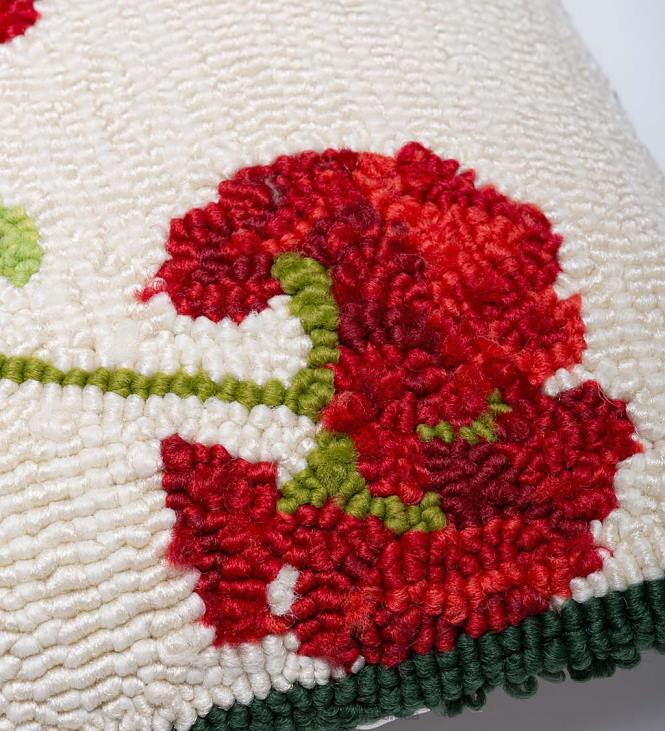 Houseware Plow & Hearth Indoor/Outdoor Geranium Hand Hooked Polypropylene Throw Pillow NFLB1247