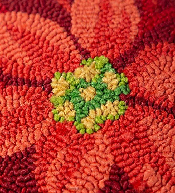 Houseware Plow & Hearth Indoor/Outdoor Hooked Polypropylene Poinsettia Throw Pillow NFLB1219