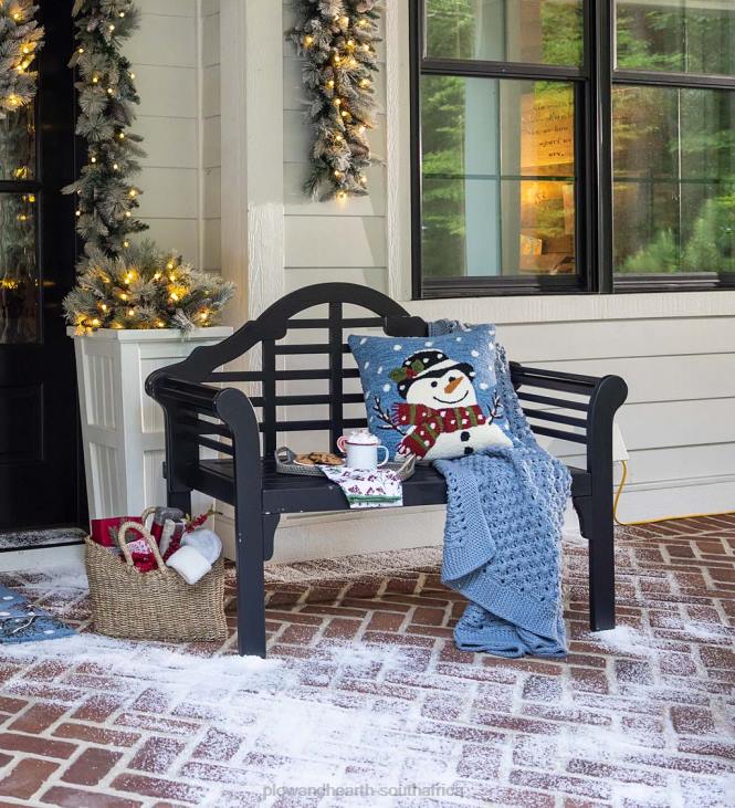 Houseware Plow & Hearth Indoor/Outdoor Hooked Polypropylene Snowman Throw Pillow NFLB1217
