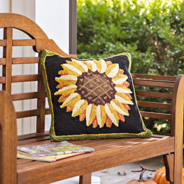 Houseware Plow & Hearth Indoor/Outdoor Sunflower Fields Hand-Hooked Polypropylene Throw Pillow NFLB1227