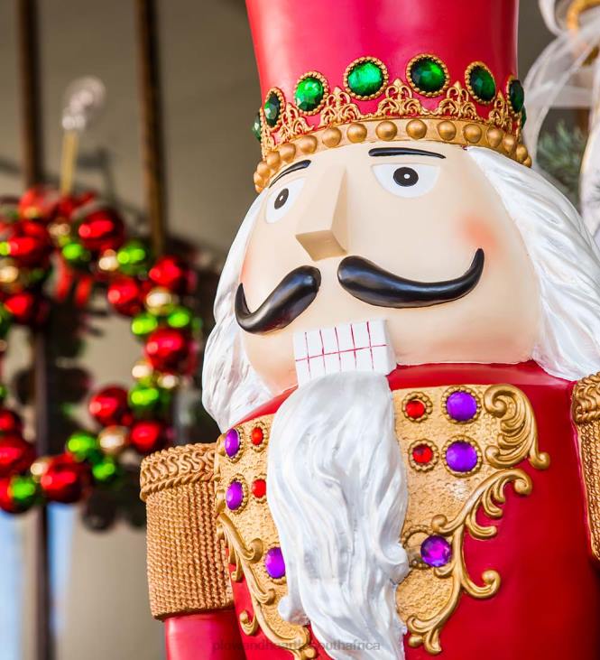 Houseware Plow & Hearth Giant Nutcracker Statue NFLB3107