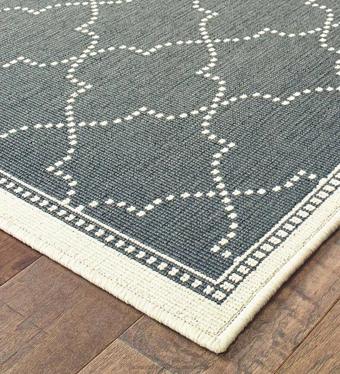 Rugs & Mats Plow & Hearth Marston Quatrefoil Polypropylene Area Rug NFLB1892