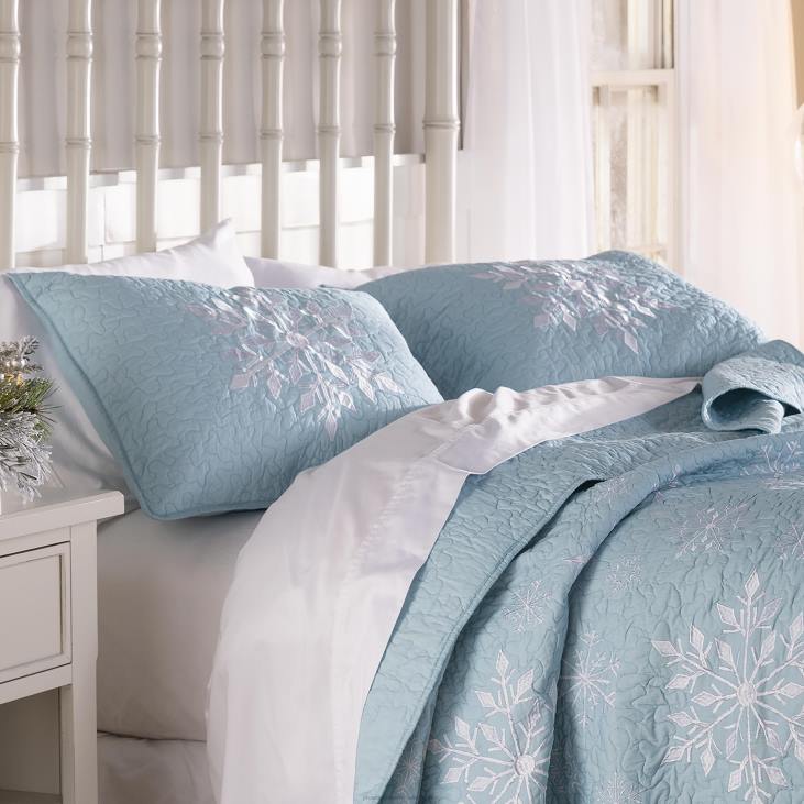 Seasonal & Gifts Plow & Hearth Falling Snowflakes Cotton Quilt Set NFLB2246