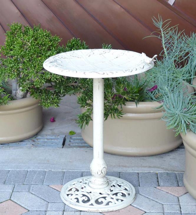 Yard & Garden Plow & Hearth English Ivy Metal Birdbath - Vintage White NFLB835