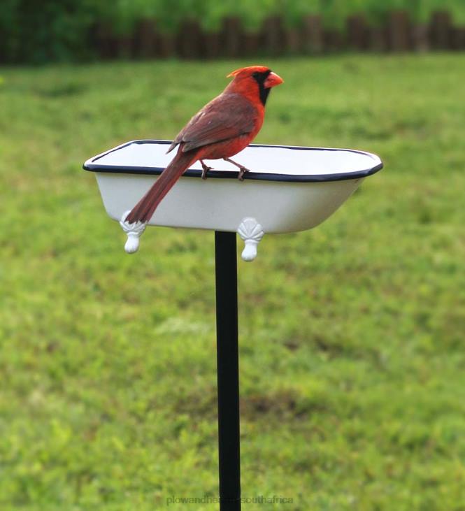 Yard & Garden Plow & Hearth Splish Splash Birdbath, Brass With White Finish - White NFLB847