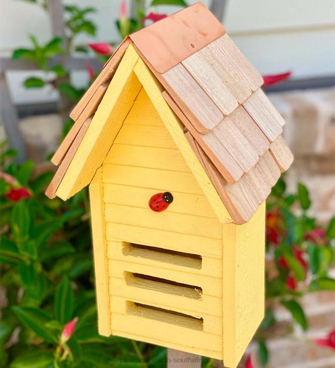 Yard & Garden Plow & Hearth Ladybug House with Mounting Pole - Yellow NFLB897