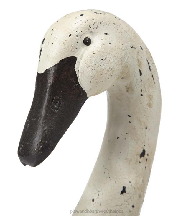 Yard & Garden Plow & Hearth Hand-Painted Holiday Swan Statue with Wreath NFLB49