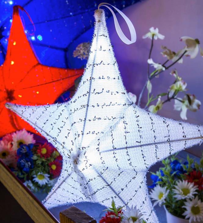 Yard & Garden Plow & Hearth Lighted Hanging Fabric Star NFLB232
