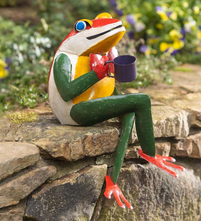Yard & Garden Plow & Hearth Latte Larry Frog with Coffee Cup Metal Garden Statue NFLB250