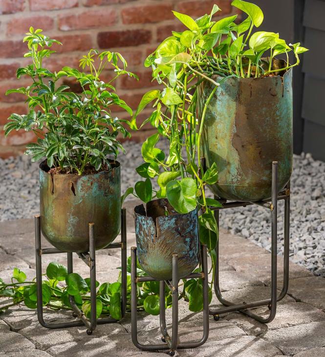 Yard & Garden Plow & Hearth Distressed Metal Raised Planters, Set of 3 NFLB924