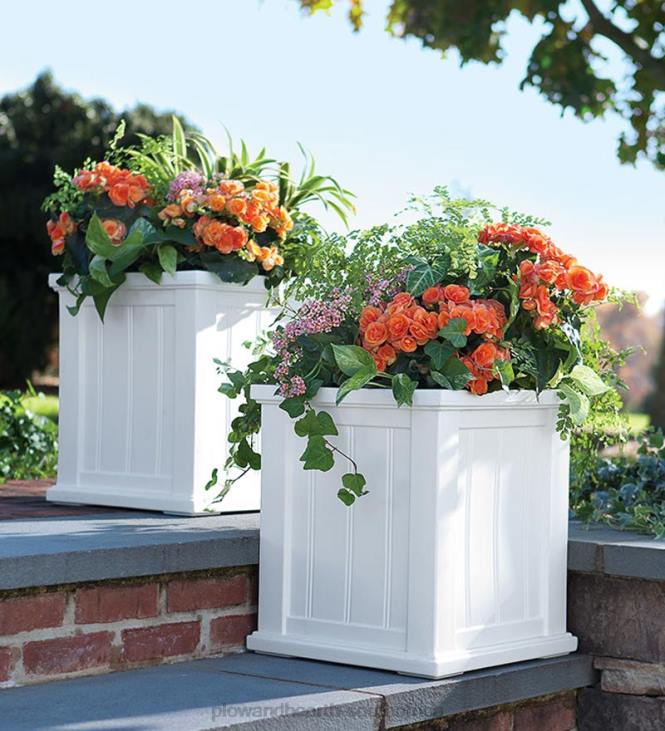 Yard & Garden Plow & Hearth Lexington Self-Watering Planters NFLB910