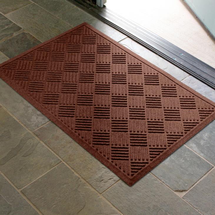 Yard & Garden Plow & Hearth Waterhog Machine Washable Apex Doormat - Cocoa NFLB1046