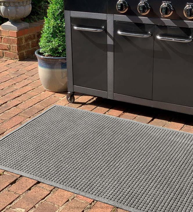 Yard & Garden Plow & Hearth Waterhog Square Pattern Grill Mat - Bordeaux NFLB1065