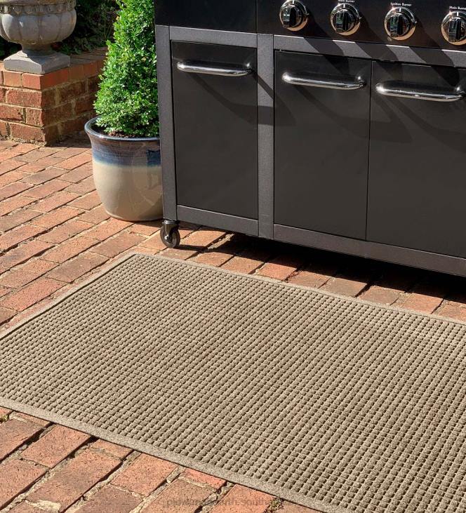 Yard & Garden Plow & Hearth Waterhog Square Pattern Grill Mat - Bordeaux NFLB1065